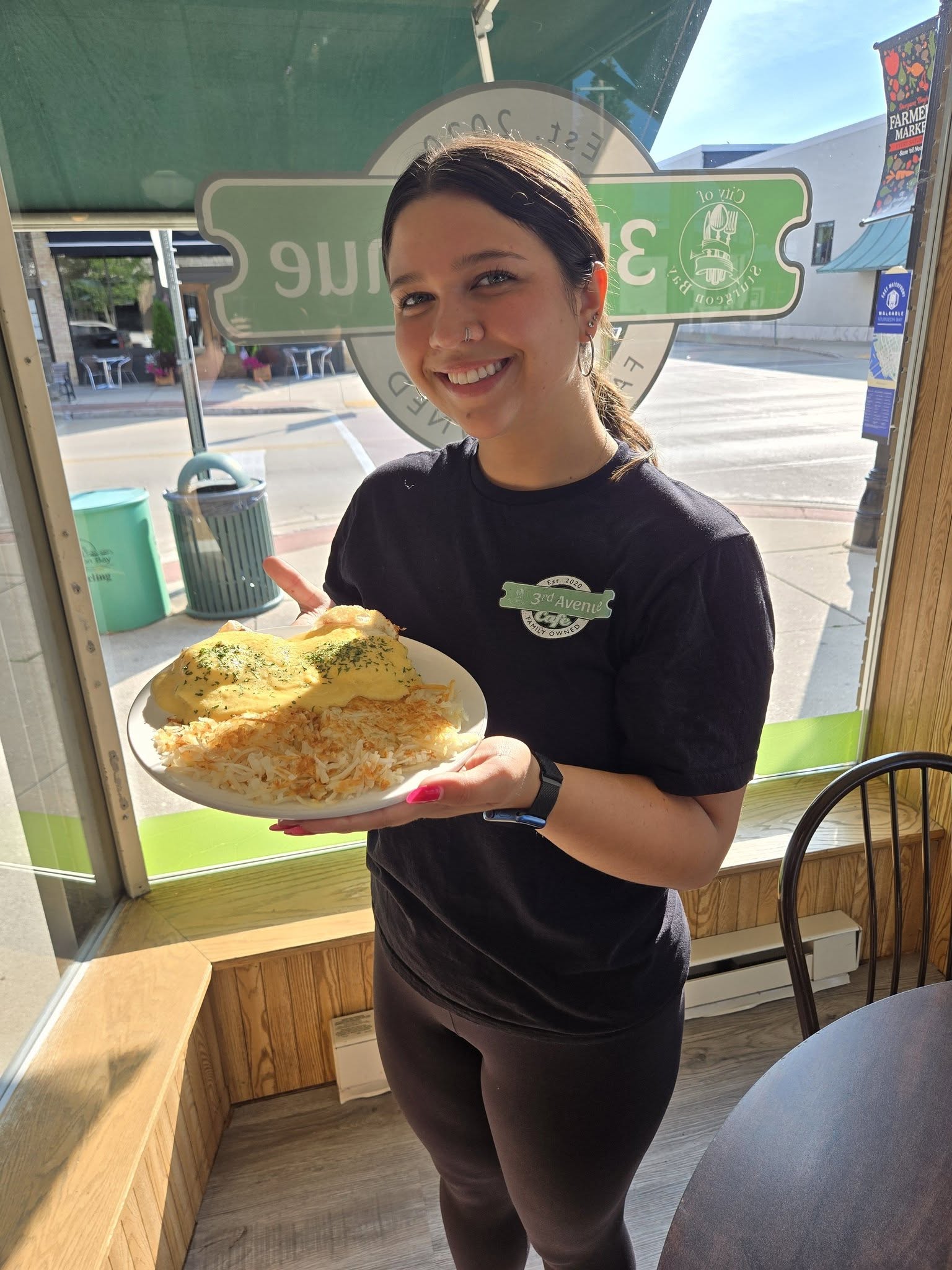 3rd Avenue Cafe team member holding a breakfast plate